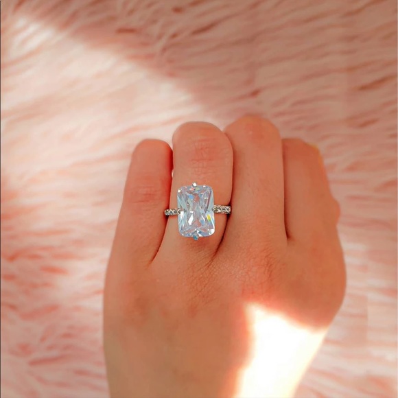 New Women’s Dazzling 925 Silver Engagement Ring - Picture 5 of 5